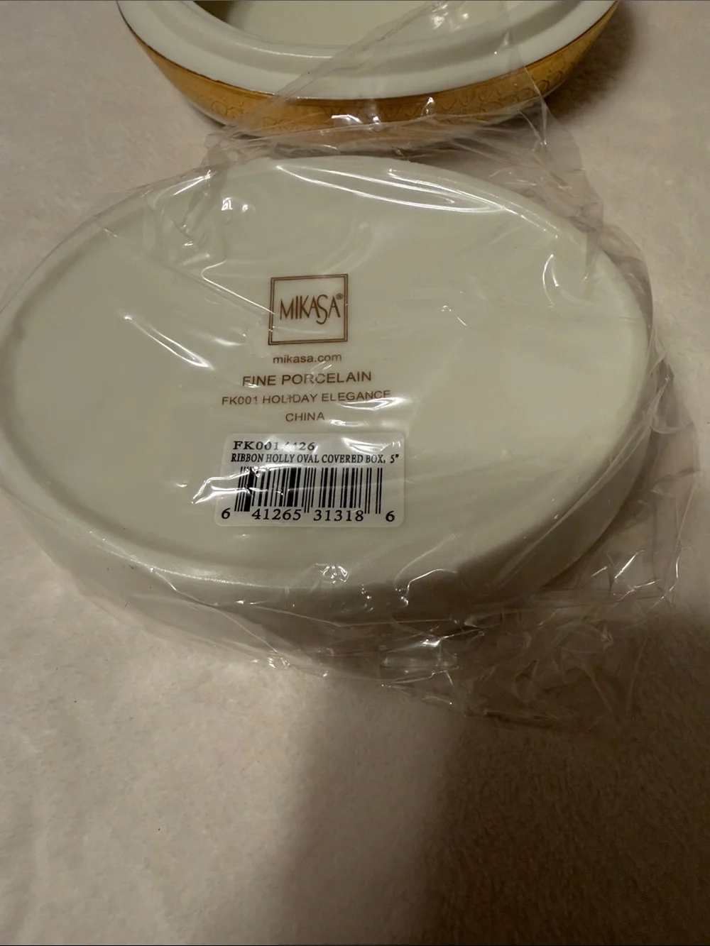 New in box Mikasa holiday elegance trinket box with gold toned trim